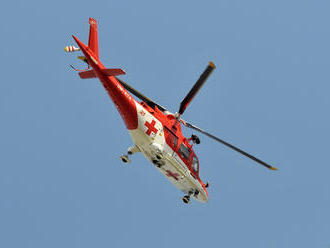 Zásah leteckých záchranárov: Pomohli mužovi  , ktorého zasiahol padajúci strom