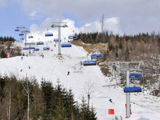 Lyžiarske stredisko v Tatranskej Lomnici ostáva zatvorené, odstraňujú následky víchrice