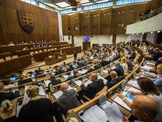 Príspevok pre bývalých politických väzňov v parlamente neprešiel, navrhovalo ho hnutie OĽaNO