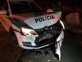 Foto: Policajti zasahovali pri krádeži auta v obci Opoj, streľbu neprežil jeden z podozrivých