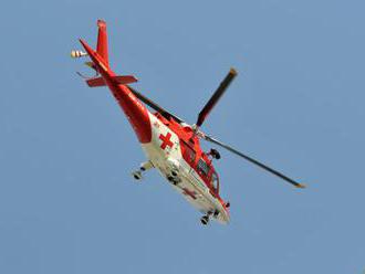 Dodávka sa zrazila s kamiónom, ťažko zraneného 42-ročného vodiča previezol vrtuľník do nemocnice