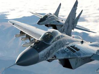 Ministerstvo obrany varuje pred preletom stíhačiek, môžu spôsobiť supersonický tresk