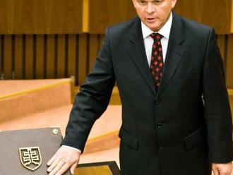 Martinák zložil sľub, v parlamente nahradil novú ústavnú sudkyňu Laššákovú