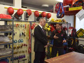Foto: Prezident Kiska na Štedrý deň navštívil horských záchranárov