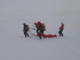 Horská záchranná služba mala prácu aj na prvý sviatok vianočný, pri páde zahynula mladá turistka