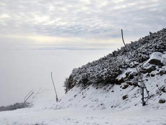 Dvojica lyžiarov strhla v Nízkych Tatrách lavínu, prežili so zraneniami
