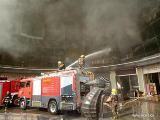 FOTO Luxusný hotel zachvátil požiar, vyžiadal si 10 mŕtvych