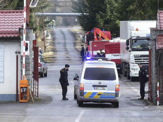 Policie uzavřela oblast kolem Poličských strojíren, evakuuje lidi
