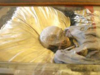 V Brně zkoumají mumii barona z 18. století, prý má překvapivě skvělý chrup