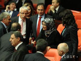 Šéfku prokurdskej strany zbavili kresla v tureckom parlamente