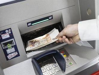 K bankomatům přibývají i vkladomaty, je jich už 760. Dají se ošidit?