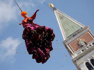 VIDEO: Anděl sestoupil z nebes,  karneval v Benátkách vrcholí