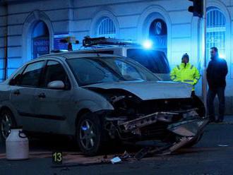 Tragická nehoda v Tylově ulici: auto odrazilo druhé přímo na chodkyni