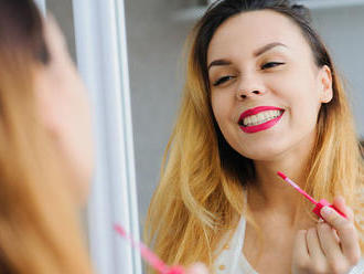 Jsou vaše zuby citlivé a žloutnou? Možná je to počátek eroze zubní skloviny!