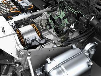 BMW i3 REX: Tomuto elektromobilu tečie palivo! Do servisu mieria tisíce