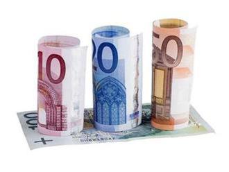 Hrubá mzda v priemysle vlani dosiahla takmer tisíc eur