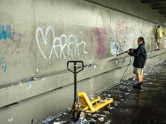 Graffiti stoja mestskú kasu tisíce eur, Bratislava ponúka príspevok