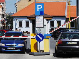 Košice chcú mať nad plateným parkovaním kontrolu, obyvatelia sú skeptickí