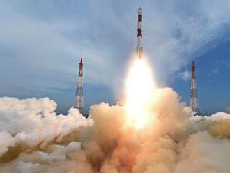 Nosná raketa PSLV vyniesla na obežnú dráhu Zeme rekordných 104 družíc