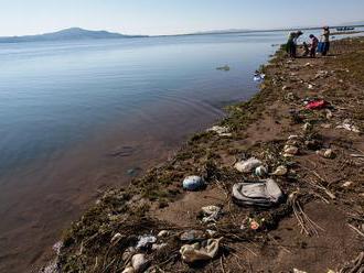 Kedysi pýcha Južnej Ameriky, dnes hotové smetisko: Aktuálne FOTO jazera Titicaca trhá srdce