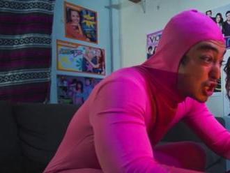 VIDEO: Naštvaný Pink Guy si v klipu 