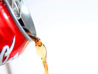Nechutné: V plechovkách Coca-Coly našli ľudský moč!