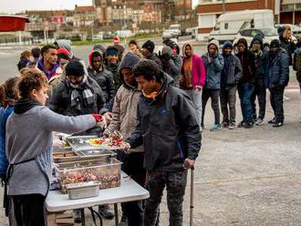 Brusel varuje členské štáty EÚ: Migranti špekulujú s motivačnými príspevkami na odchod