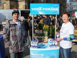 V Plzni začala sbírka Voda pomáhá. Peníze půjdou i dětem či rodinám