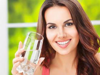 5 příznaků dehydratace. Netýkají se náhodou i tebe?