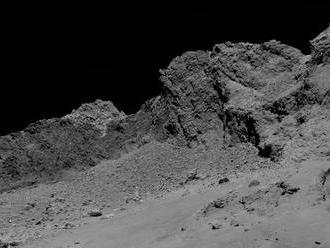 Sonda Rosetta zaznamenala zmeny na povrchu kométy 67P