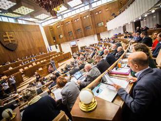 Parlament rokuje o Mečiarových amnestiách, opozícia má výhrady