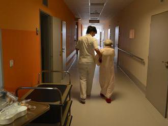 Štátnym nemocniciam chýbajú zamestnanci, ich predstavitelia tvrdia opak