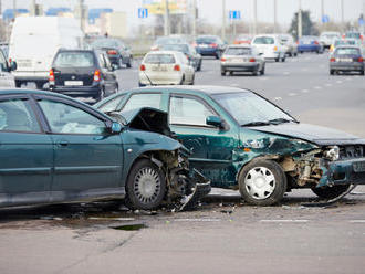 Zrážka dvoch vozidiel v Bratislave skončila fyzickým napadnutím