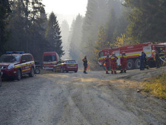 Hasiči pod Tatrami likvidujú ďalší požiar trávy