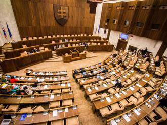 V parlamente prvýkrát vystúpia slovenskí europoslanci, umožnil im to Danko