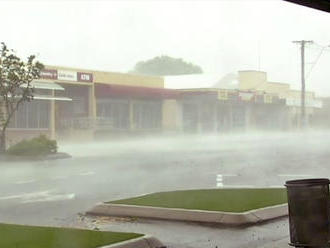 Video: Pobrežie Queenslandu zasiahol silný cyklón Debbie, evakuovali tisíce ľudí