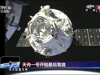 Čínska vesmírna loď sa spojila so stanicou na obežnej dráhe