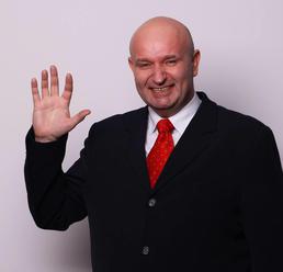 Kandidát na bratislavského župana šokuje kontroverznou agendou: Všetkých nás chcú očipovať!