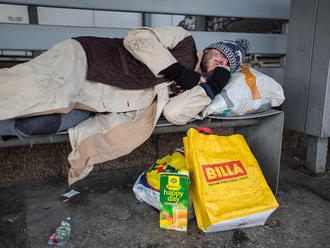 FOTO Lesk a bieda Bratislavy. Bezdomovcov je čoraz viac: Ako skončili na ulici?
