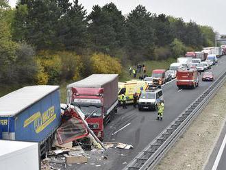 FOTO Hromadná nehoda na českej D1 ochromila dopravu: Tragický koniec pre vodiča zo Slovenska