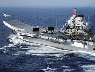 Už neprerábajú sovietske: Čína spustila na vodu prvú lietadlovú loď vlastnej výroby