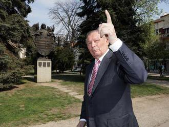 Nedá si pokoj: Exprezident Schuster chce postaviť v Chile sochu známeho spisovateľa