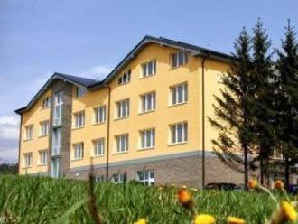 Užite si leto v hoteli Končistá **** priamo pod majestátnymi Tatrami. Pobyt s wellness a polpenziou.