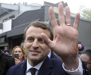 Poliaci sa hnevajú: Macron povedal, že porušujú pravidlá