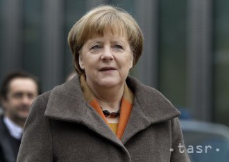 Merkelovej kresťanskí demokrati si v prieskumoch udržiavajú náskok