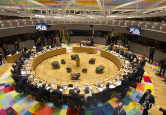 Summit EÚ schválil usmernenia pre rokovania o brexite