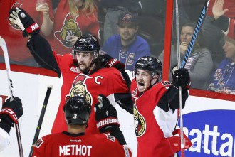 NHL: Ottawa a Pittsburgh vedú 2:0, hrdinom Senators štvorgólový Pageau