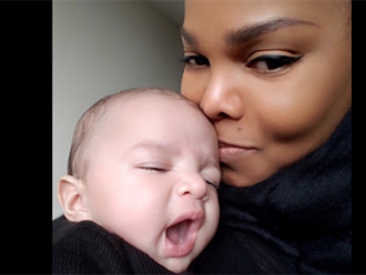 Zpěvačka Janet Jacksonová poprvé ukázala syna Eissu