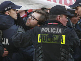 Střet nacionalistů a jejich odpůrců v Polsku: Policie zatkla několik lidí