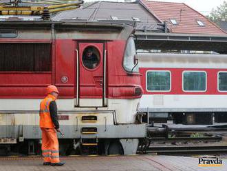 Na železničnej trati Bratislava - Košice pozastavili prepravu